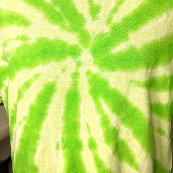 Delta Boutique Tie Dye Neon Green Boho Large T-shirt - Picture 8 of 10